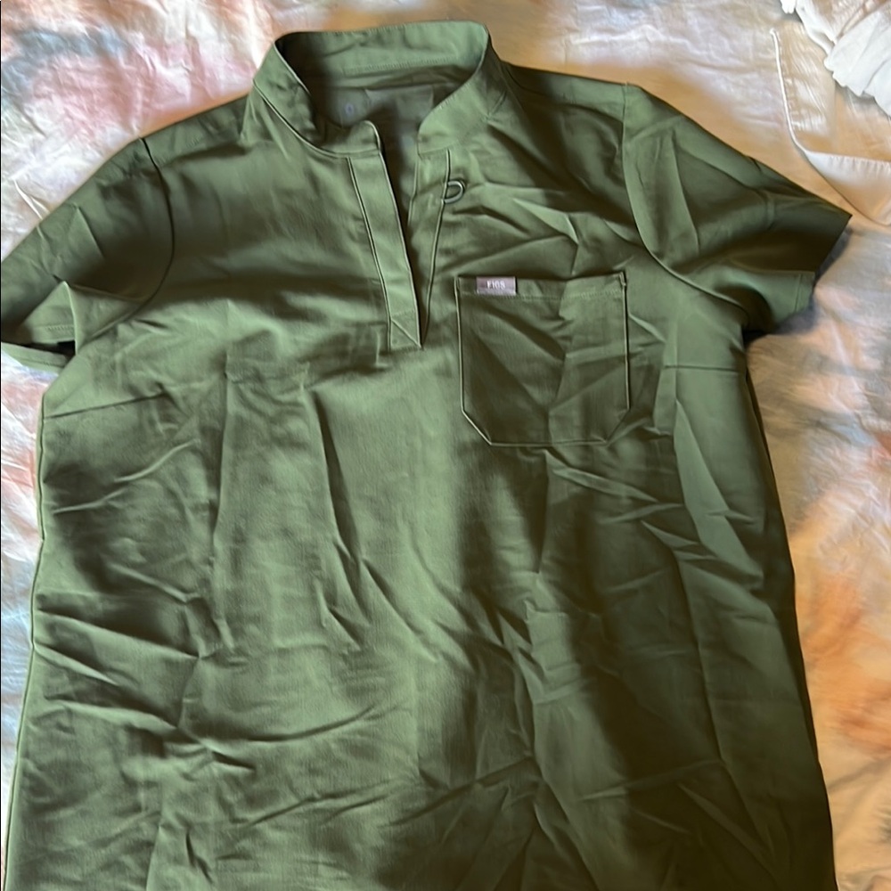 Figs maternity top dark olive/ green small